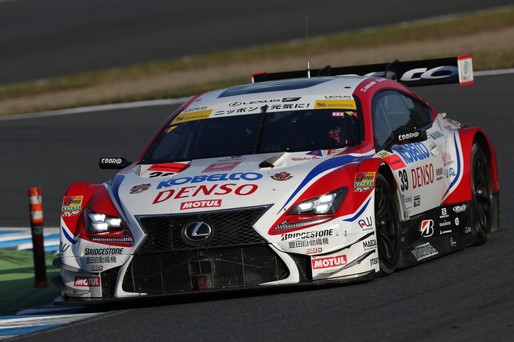 GT500クラスで優勝してチャンピオンも決めたヘイキ・コバライネン／平手晃平組（DENSO KOBELCO SARD RC F）