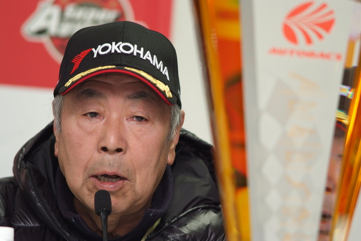 決勝記者会見: GT300クラスチャンピオンチーム監督の土屋春雄氏（VivaC team TSUCHIYA）