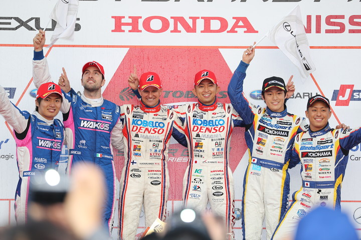 表彰式: GT500クラスのトップ3チーム