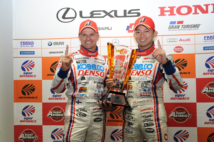 決勝フォトセッション: GT500クラスのチャンピオン＆ウィナー