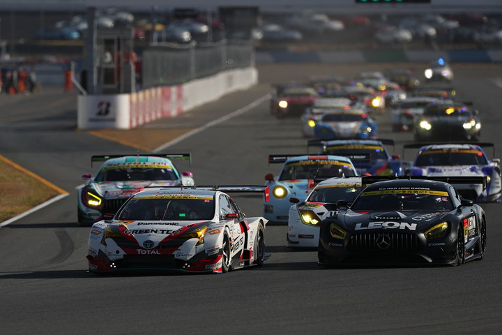 GT300クラスのスタートシーン