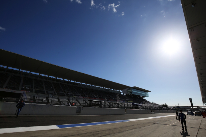 フリー走行: 2レース制のためフリー走行は土曜日の朝のみ