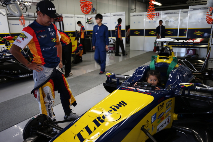 ピットウォーク: 小林可夢偉（SUNOCO TEAM LEMANS）