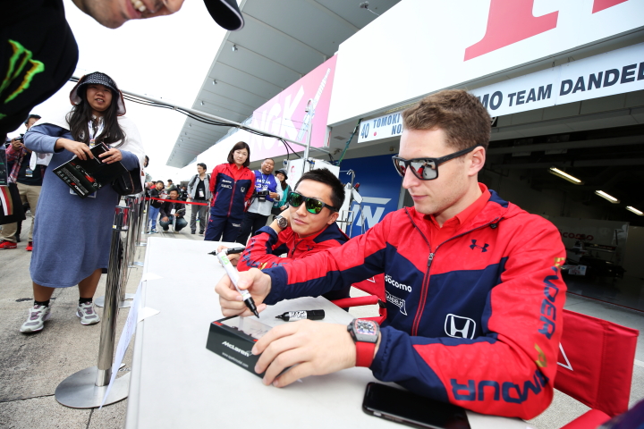 ピットウォーク: ストフェル・バンドーン（DOCOMO TEAM DANDELION RACING）