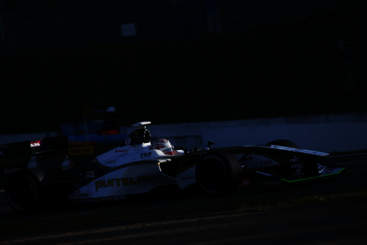 公式予選: 中嶋一貴（VANTELIN KOWA TOM’S SF14）