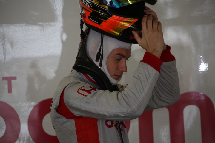 決勝レース1: ストフェル・バンドーン（DOCOMO TEAM DANDELION RACING）