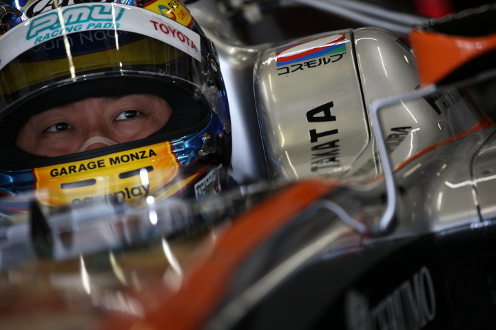 決勝レース1: 石浦宏明（P.MU/CERUMO · INGING）