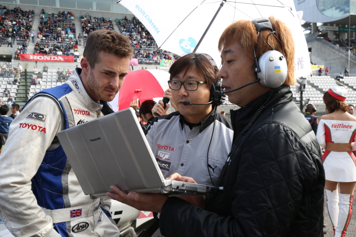 決勝レース1: ジェームス・ロシター（KONDO RACING）