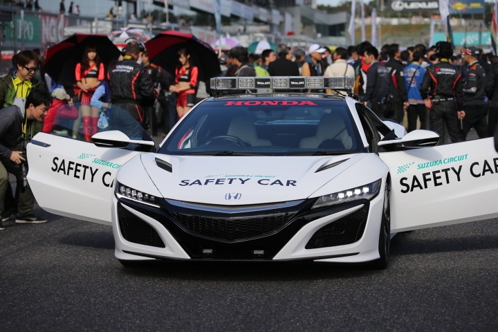 決勝レース1: 新型NSXのセーフティーカー