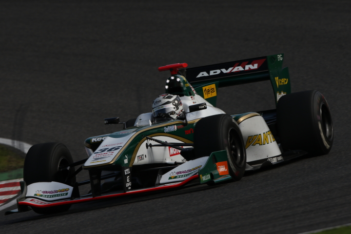 決勝レース1: アンドレ・ロッテラー（VANTELIN KOWA TOM’S SF14）