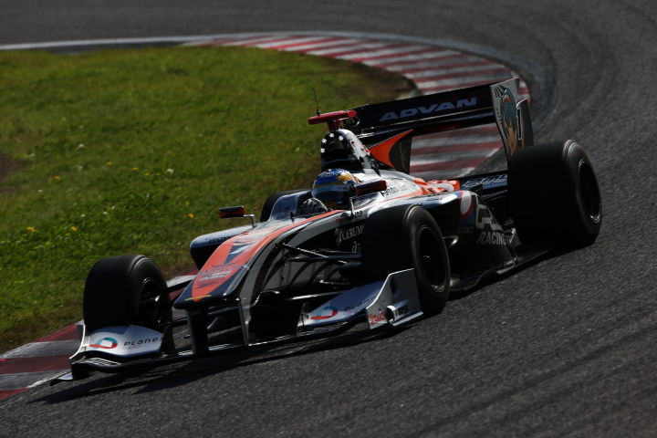 決勝レース1: 石浦宏明（P.MU/CERUMO・INGING SF14）