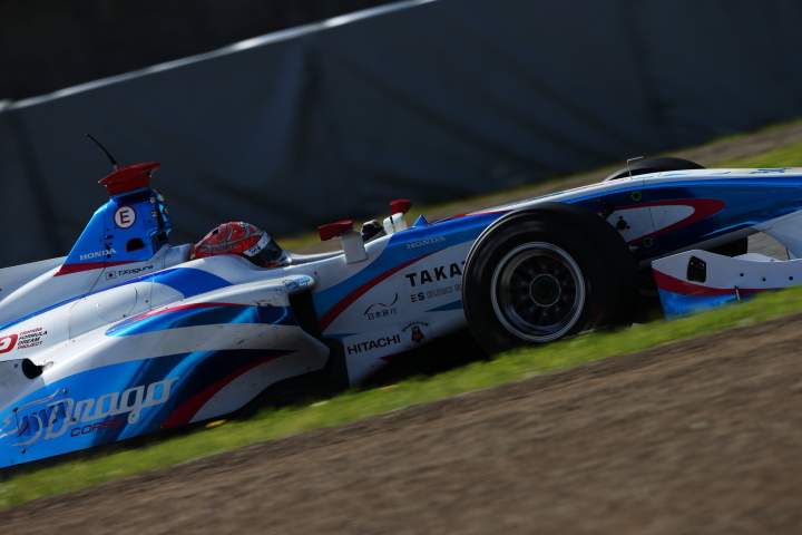 決勝レース1: 小暮卓史（DRAGO CORSE SF14）