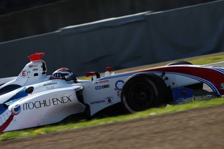 決勝レース1: ジョアオ・パオロ・デ・オリベイラ（ITOCHU ENEX TEAM IMPUL SF14）