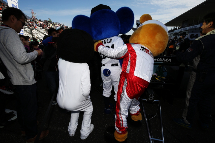 決勝レース2: オカザえもん、ドアラ、トヨタくま吉