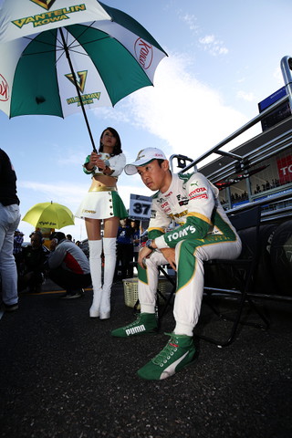 決勝レース2: 中嶋一貴（VANTELIN TEAM TOM’S）