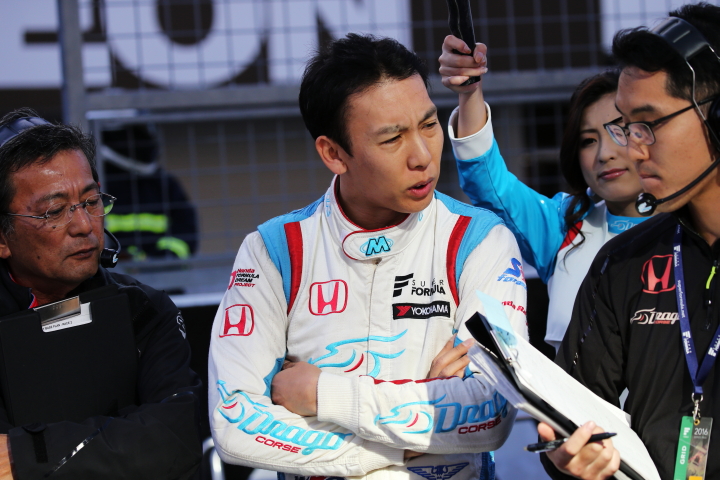 決勝レース2: 小暮卓史（DRAGO CORSE）