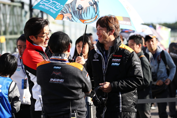 決勝レース2: 立川祐路監督（P.MU/CERUMO · INGING）