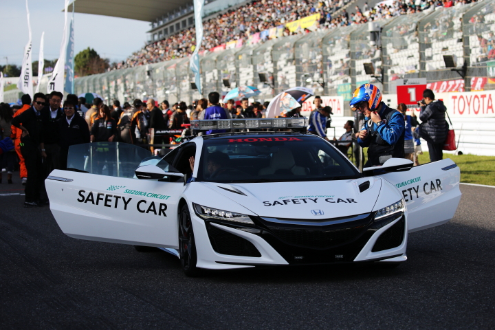 決勝レース2: このレースで活躍することとなる新型NSXのセーフティーカー