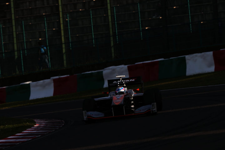 決勝レース2: 国本雄資（P.MU/CERUMO・INGING SF14）