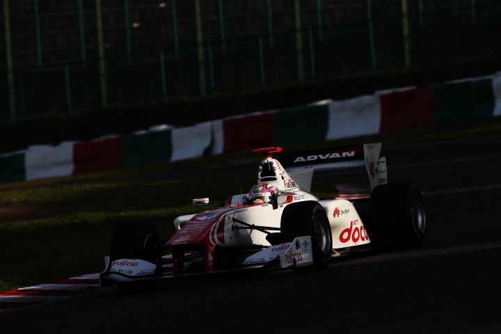 決勝レース2: 野尻智紀（DOCOMO DANDELION M40Y SF14）