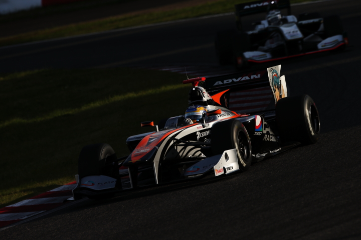 決勝レース2: 石浦宏明（P.MU/CERUMO・INGING SF14）