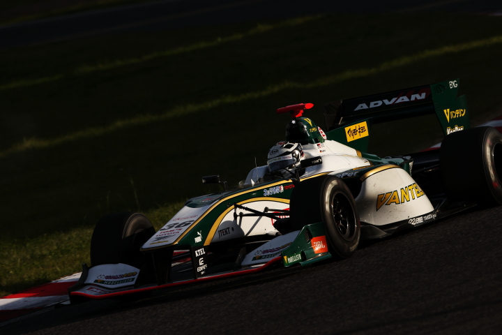 決勝レース2: アンドレ・ロッテラー（VANTELIN KOWA TOM’S SF14）