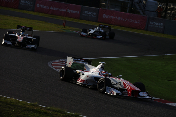 決勝レース2: ストフェル・バンドーン（DOCOMO DANDELION M41S SF14）