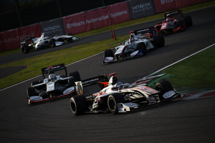 決勝レース2: 石浦宏明（P.MU/CERUMO・INGING SF14）