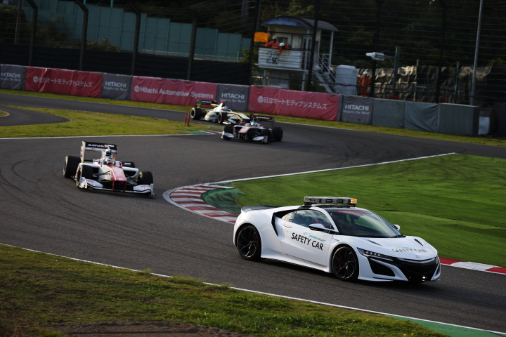 決勝レース2: 2度目のセーフティーカーが導入された