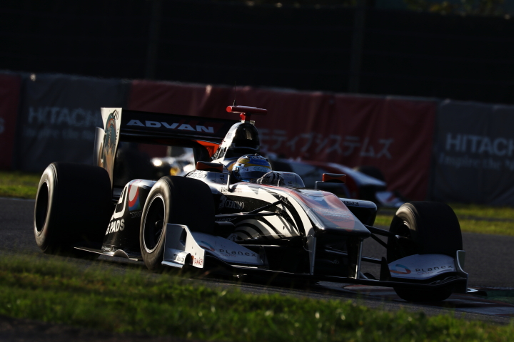 決勝レース2: 石浦宏明（P.MU/CERUMO・INGING SF14）