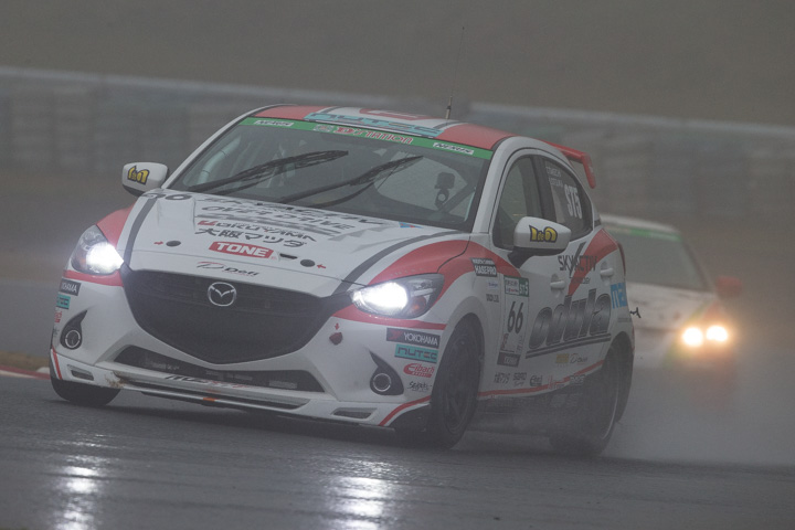 ST-5クラス予選3位は武地孝幸／大塚隆一郎組（odula MAZDAデミオ15MB）