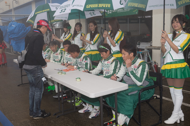 グループ1予選が中止になったためファンサービスが行われた