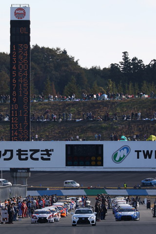 決勝レース: まもなくローリングラップ開始