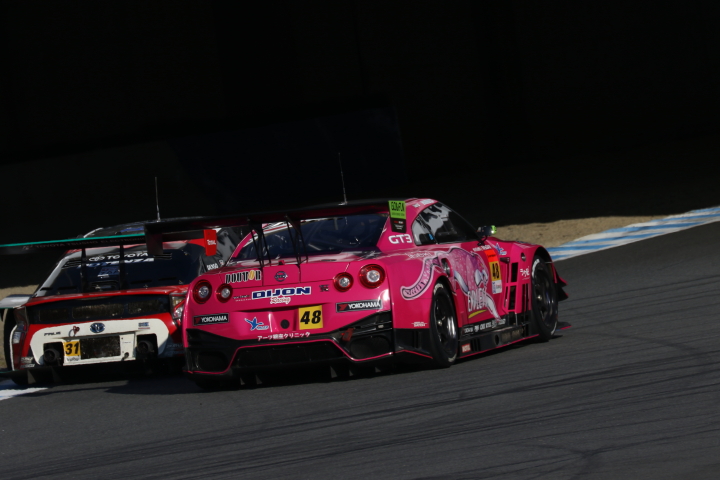 決勝レース: TOYOTA PRIUS apr GT vs DIJON Racing GT-R