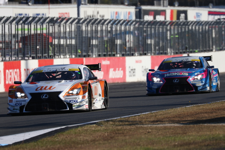 決勝レース: ニック・キャシディ（au TOM'S RC F） vs アンドレア・カルダレッリ（WAKO'S 4CR RC F）