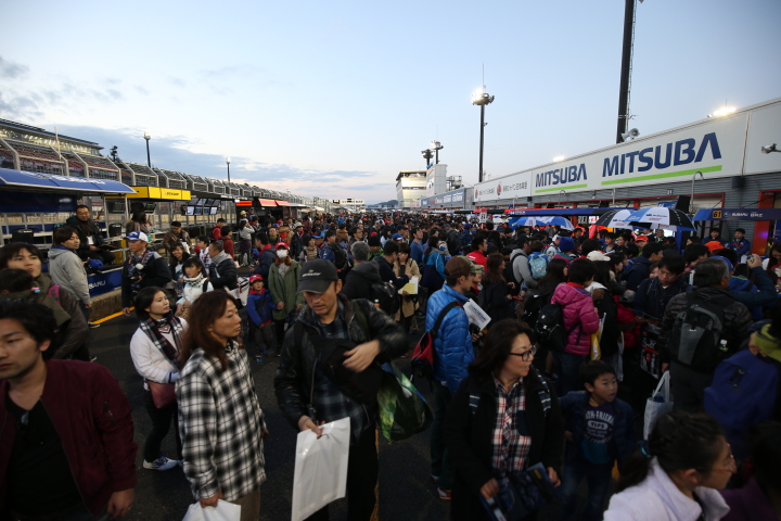 GTキッズウォーク: 多くの親子連れが訪れた