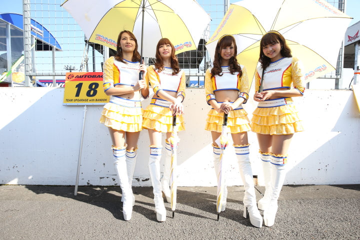 ピットウォーク: レースクイーン