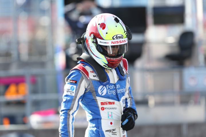 スタート進行: 佐々木大樹（KONDO RACING）