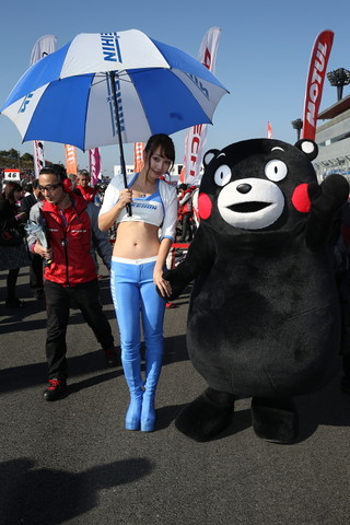 スタート進行: レースクイーンとくまモン