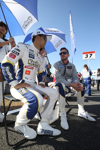 スタート進行: 平川亮とジェームス・ロシター（LEXUS TEAM TOM'S）