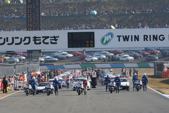 スタート進行: まもなくローリングラップ開始