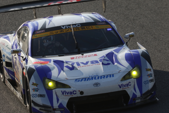 決勝レース: 松井孝允（VivaC 86 MC）