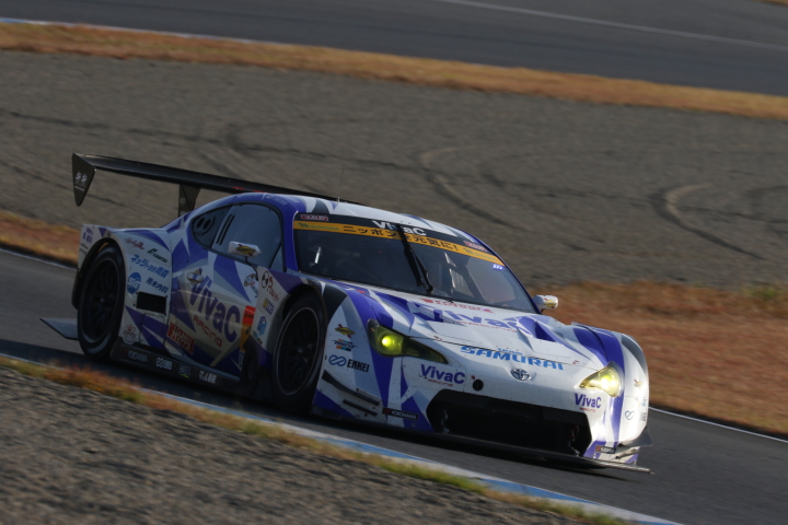 決勝レース: 松井孝允（VivaC 86 MC）