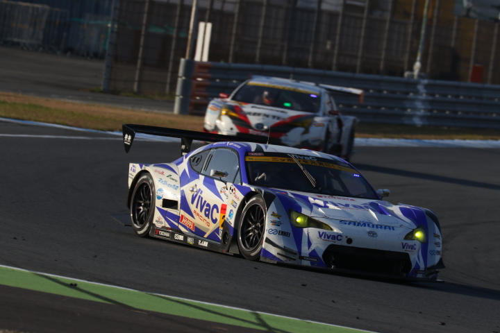 決勝レース: 松井孝允（VivaC 86 MC）