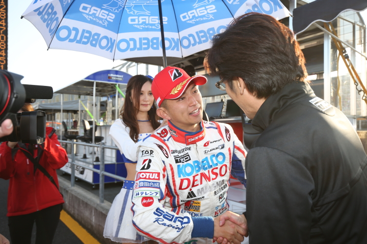 決勝レース: 優勝した平手晃平（LEXUS TEAM SARD）