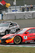 フリー走行: 野尻智紀のスピンにより赤旗が提示された gt-rd1-f-rflag