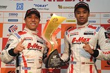 決勝フォトセッション: GT300クラスのウィナー gt-rd2-r-ps-winner-300