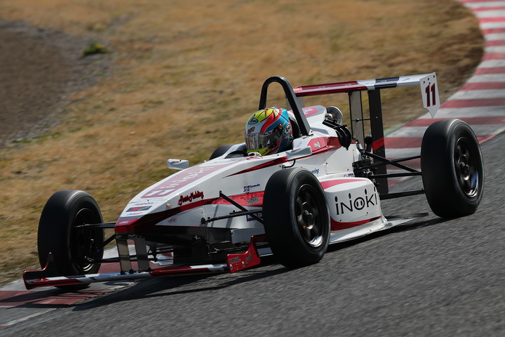 ポールポジションは名取鉄平（INOKI M2 KK-SⅡ制動屋）