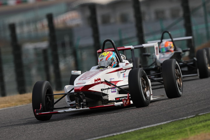 ポールから痛恨のジャンプスタートで10位に終わった名取鉄平（INOKI M2 KK-SⅡ制動屋）