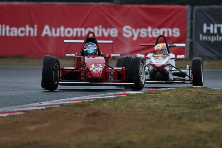 スタート直後のショートカット、鈴木智之と名取鉄平の争い